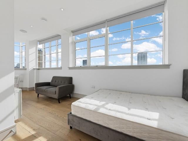 Studio for rent in St. George in the East, Greater London