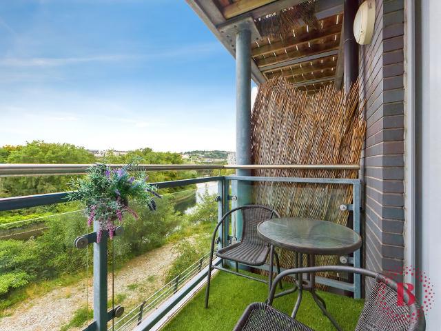 Apartment for rent in Nangreaves, Wales