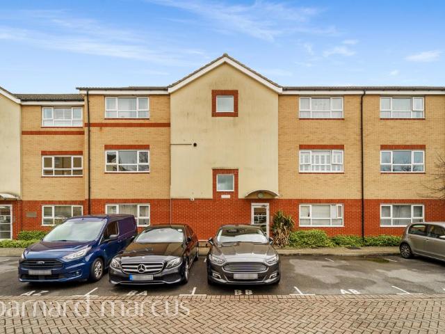 Apartment for rent in Lower Feltham, Greater London