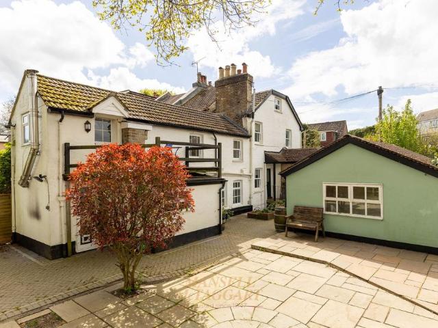 House for rent in Perryfields, West Sussex