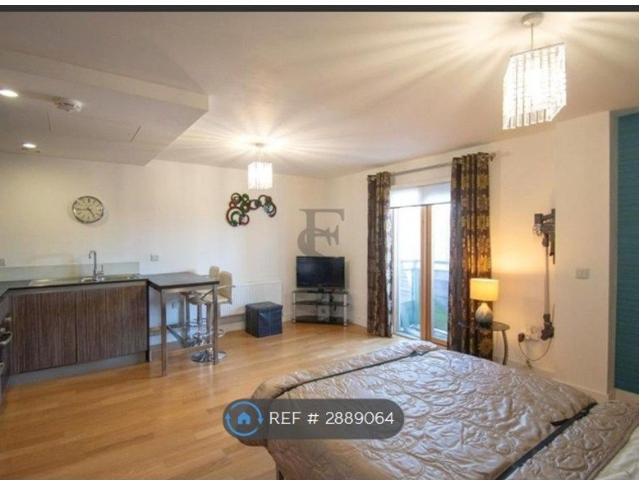 Studio for rent in St Matthew's, Old Wharf
