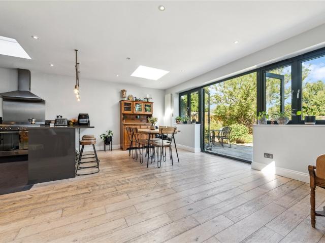 House for rent in Summerstown, Greater London