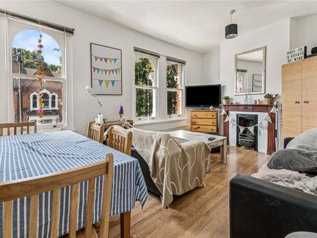 Apartment for rent in Earlsfield, Greater London