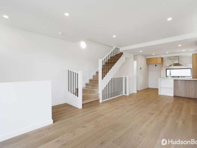 Townhouse for rent in Templestowe Lower, Melbourne