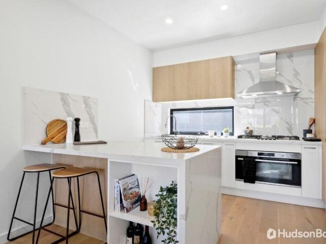 Townhouse for rent in Templestowe Lower, Melbourne