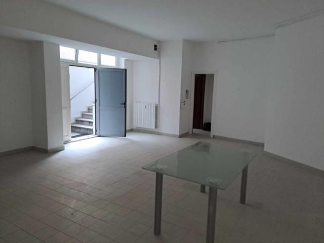 Capannone in affitto a Municipio 6, Milano