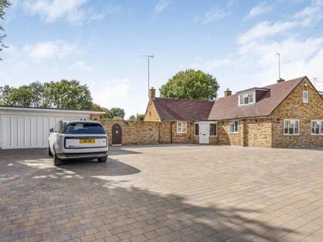 House for sale in Pouchen End, Hertfordshire
