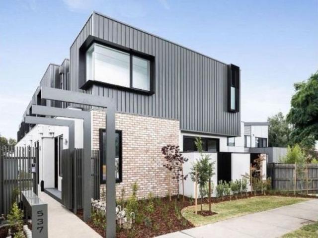 Townhouse for rent in Preston, Melbourne