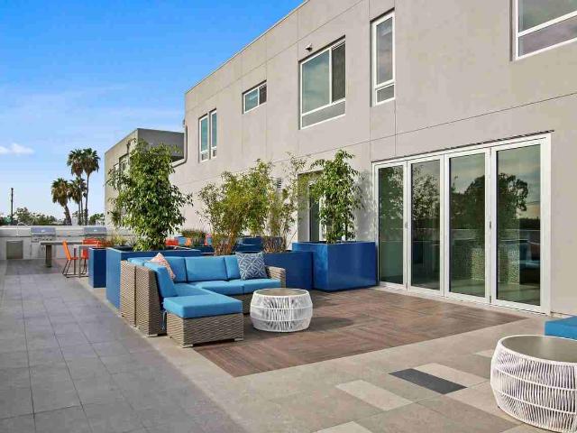 Apartment for rent in Canoga Park, California