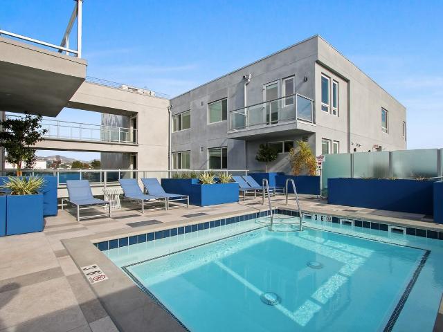 Apartment for rent in Canoga Park, California