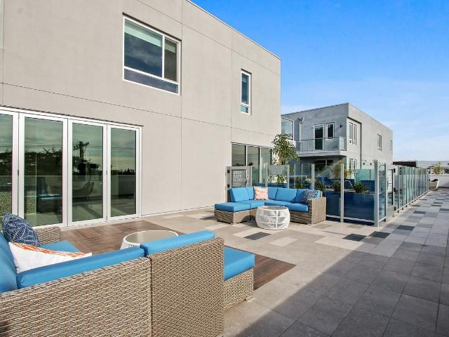 Apartment for rent in Canoga Park, California