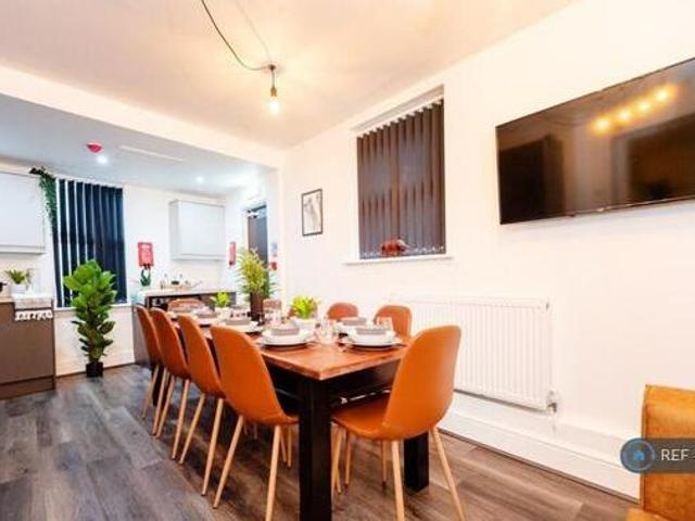 House for rent in Calderstones