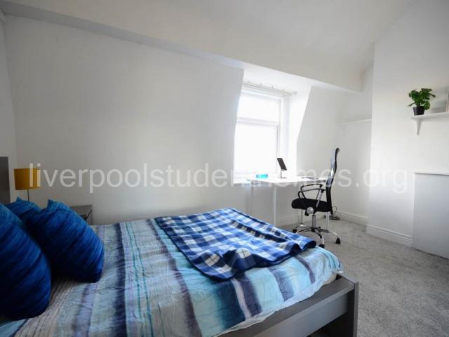 House for rent in Calderstones