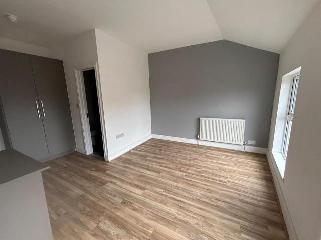 House for rent in Calderstones