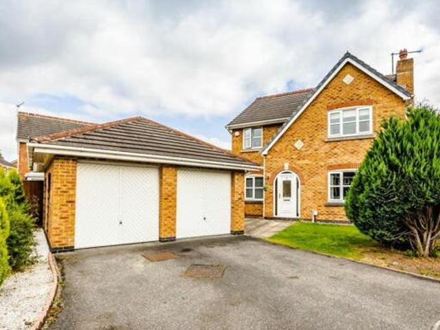 House for sale in Huddersfield, West Yorkshire