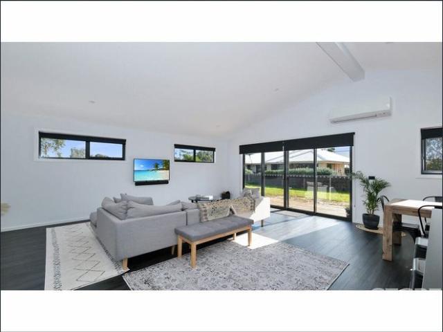 House for rent in Victoria