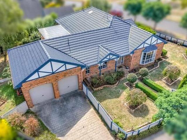 House for sale in Victoria