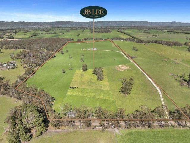 Cottage for sale in Trafalgar, Victoria
