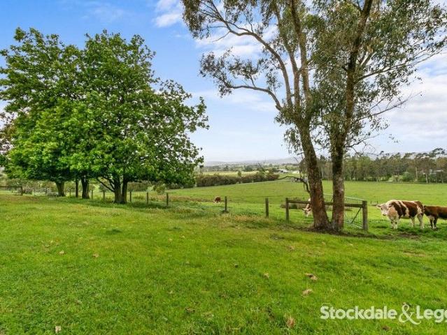 Cottage for sale in Hazelwood North, Victoria