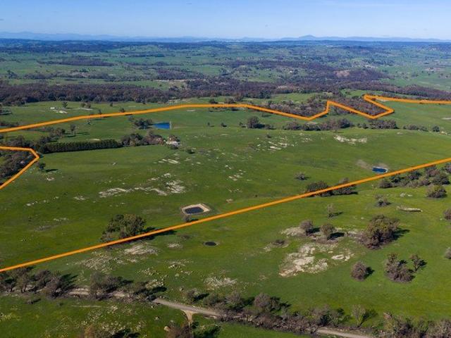 Cottage for sale in Upton Hill, Victoria