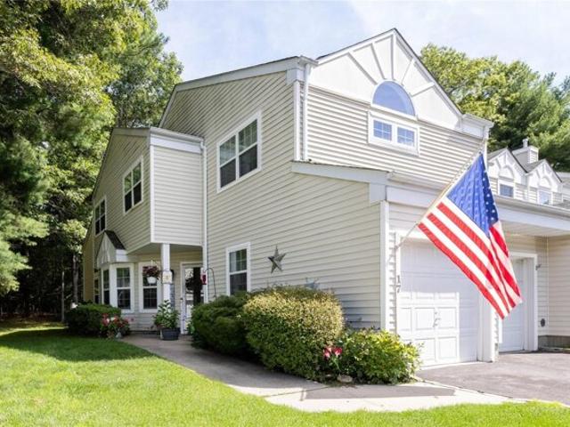 House for sale in Manorville