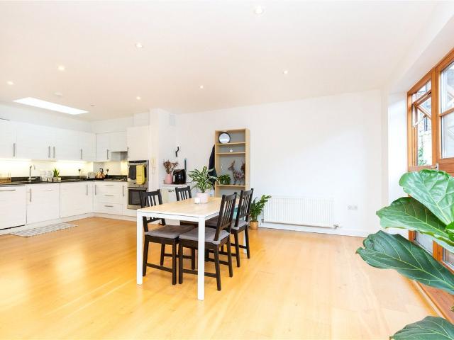 House for rent in Angel, Greater London