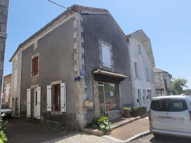 Maison vente à Nontron, Piégut-pluviers