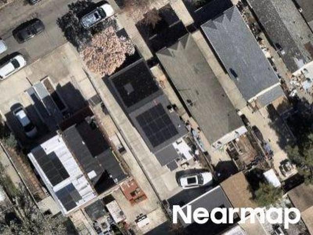House for sale in The Bronx, Arverne