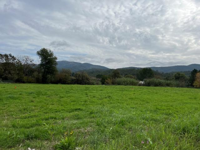 Terrain vente à Pierrefeu-du-Var, Var