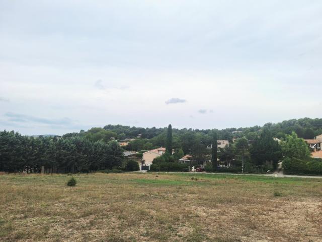 Terrain vente à Pierrevert, Alpes-de-Haute-Provence