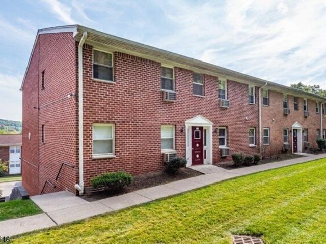 Condo for sale in Winding Hills Apartments, Pompton Lakes