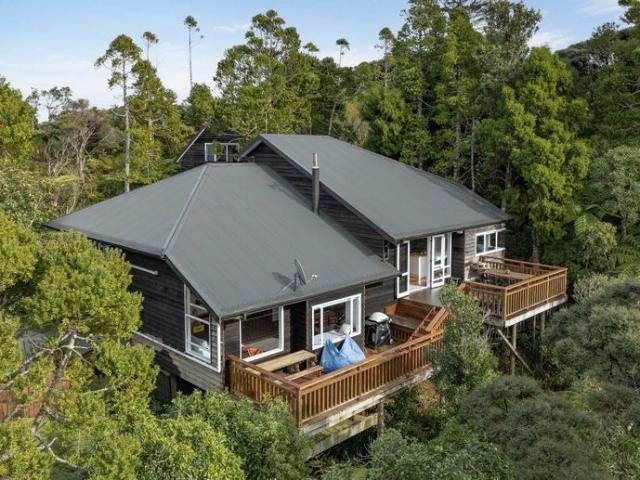 House for rent in Oratia