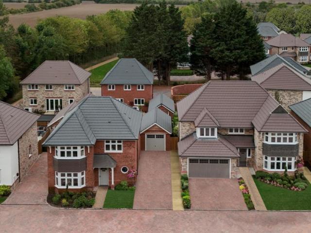 Property for sale in Harlington, Bedfordshire