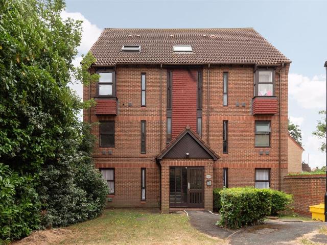 Studio for rent in Palmers Green, Greater London