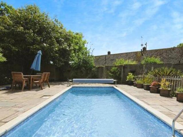 House for sale in Pilgrims' Hatch, Navestock Side