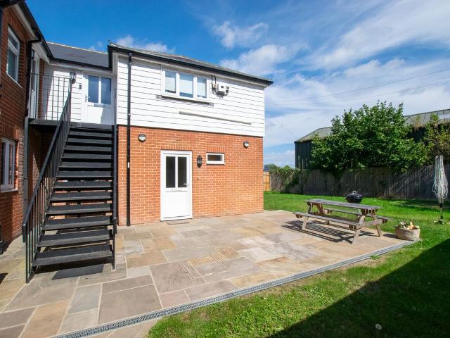 Apartment for rent in Piltdown, Cross In Hand