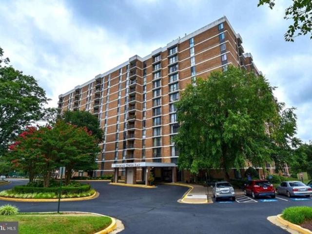 Condo for sale in Falls Church