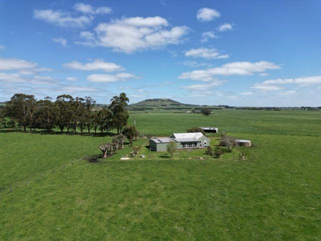 Cottage for sale in Camperdown, Shire of Corangamite