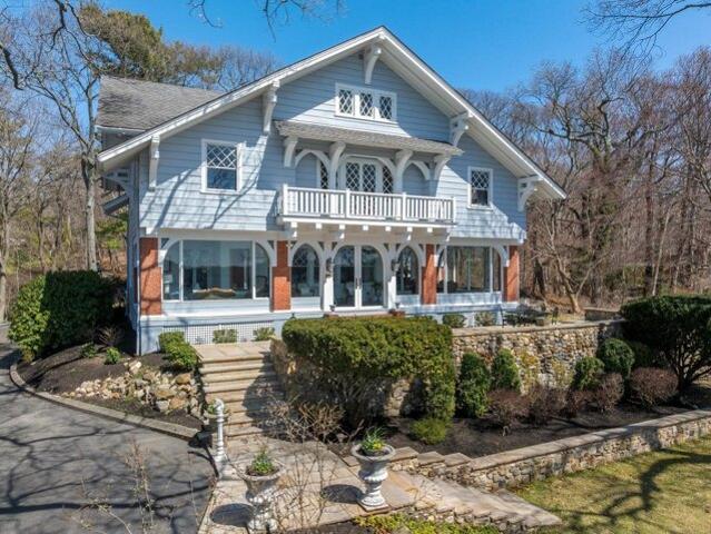 House for sale in Port Jefferson House for sale in Port Jefferson