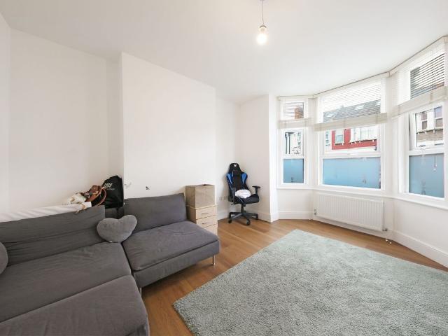 Apartment for rent in Cricklewood, Greater London