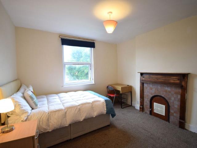 Room for rent in Cricklewood, Greater London