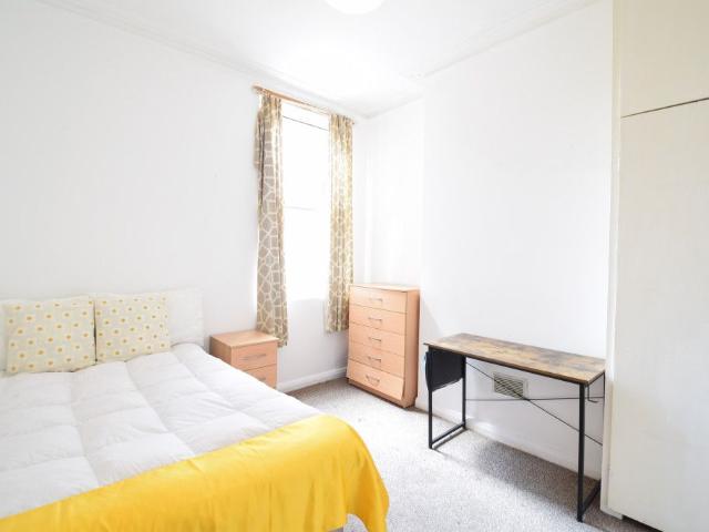 Room for rent in Cricklewood, Greater London