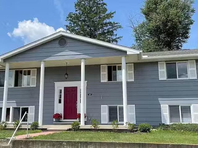 House for rent in Warren