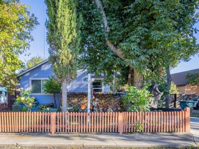 House for sale in Walnut Grove, California