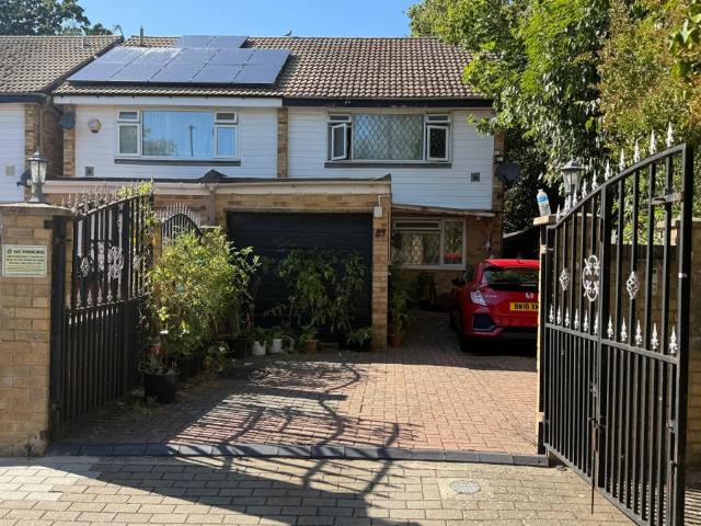 House for rent in London Borough of Hounslow, Greater London
