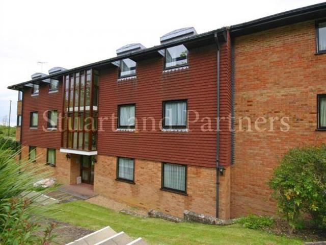 Apartment for rent in Perryfields, West Sussex