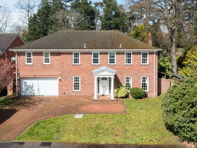 House for rent in Stoke D'Abernon, Blackhills