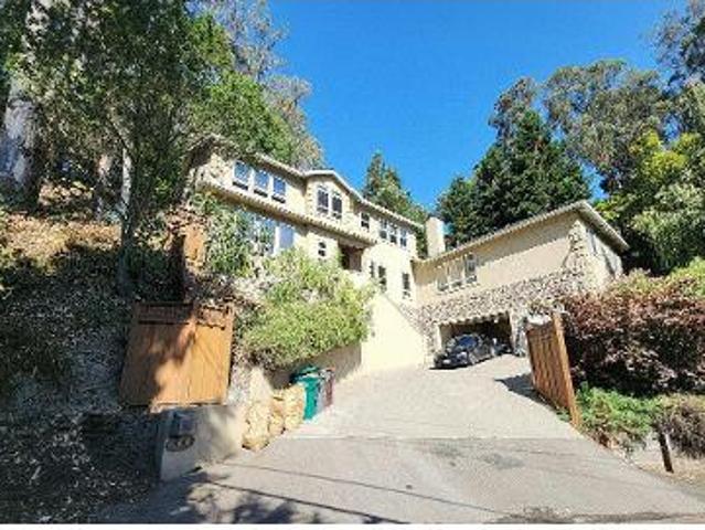 House for sale in Oakland