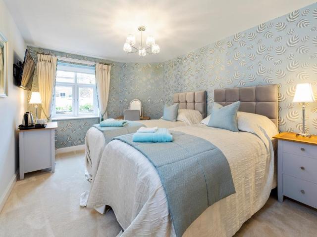 Apartment for rent in Southborough, Sandown Park