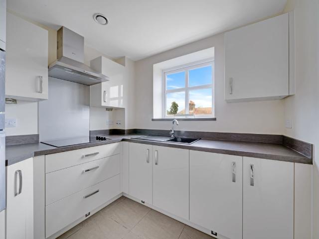 Apartment for rent in Southborough, Sandown Park